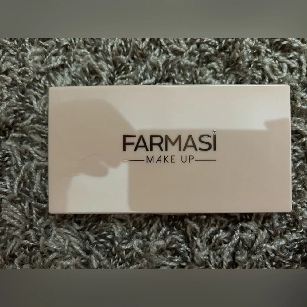 Farmasi Patriotic Eyeshadow Palette